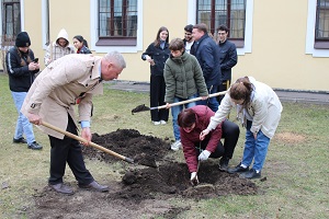 Санкт-Петербург: в Педиатрическом Университете появился Вавиловский сквер